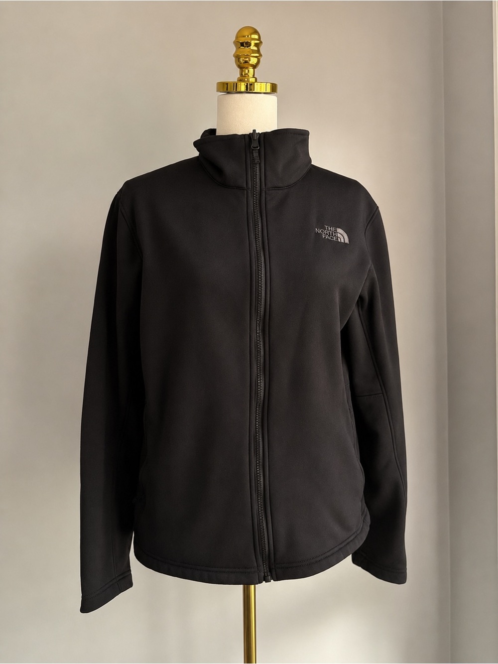 The North Face Men’s Black Full-Zip Softshell Jacket